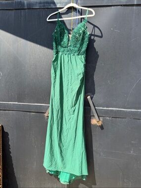 Emerald Green Lace Bodice Spaghetti Strap Maxi Dress